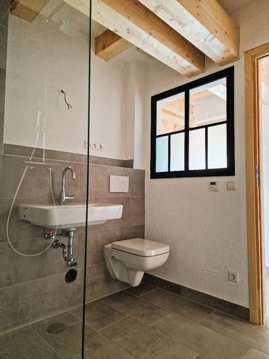 OG Wohnung Balkon  I NACHHALTIGSTE Immobilie Wolfsburgs, Lehmbau, PV - Autarkie, Appsteuerung – Bad