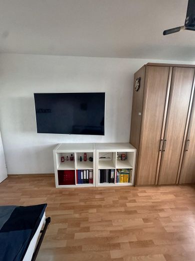 Yeni yenilenmiş 3 odalı kat mülkiyetli daire, 75 m², 7. kat, balkonlu, tamamen mobilyalı, 145.950 € – Schlafzimmer groß Schrank