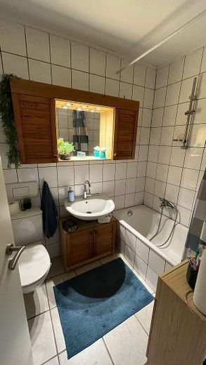 100 m² Erdgeschosswohnung | 5 Zimmer | Ideal für Familien | Frei ab 01.10.2026 – Hauptbad
