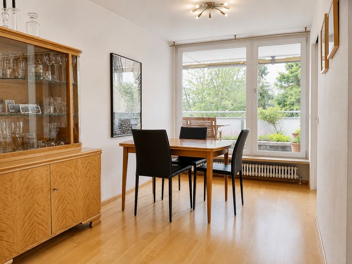 Großzügige Dachterrassenwohnung mit zusätzlichem Balkon in Haar – Esszimmer oder Office