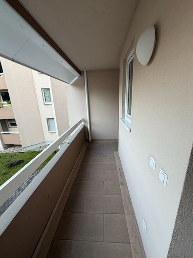 Perfekt geschnittene und zentrale Wohnung in bester Lage – Gang zur Wohnung