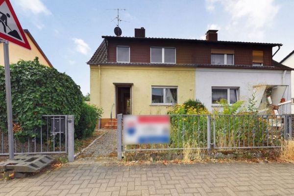 Doppelhaushälfte zurückgesetzt in einen Rohbau auf schönem Grundstück *Verkauf im Bieterverfahren*
