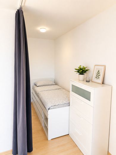 Furnished 1-room apartment in Wolfenbüttel | €648 flat-rate rent – Schlafbereich