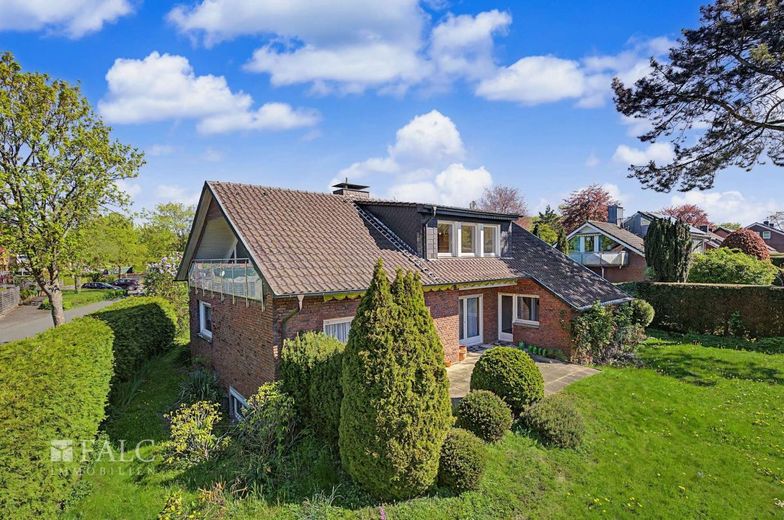 Wohnen mit Perspektive: Einfamilienhaus inklusive Einliegerwohnung auf 878 m² Sonnengrundstück – Titelbild