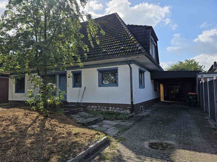 !Provisionsfrei! Sanierungsbedürftiges Einfamilienhaus! – Ansicht vorne III