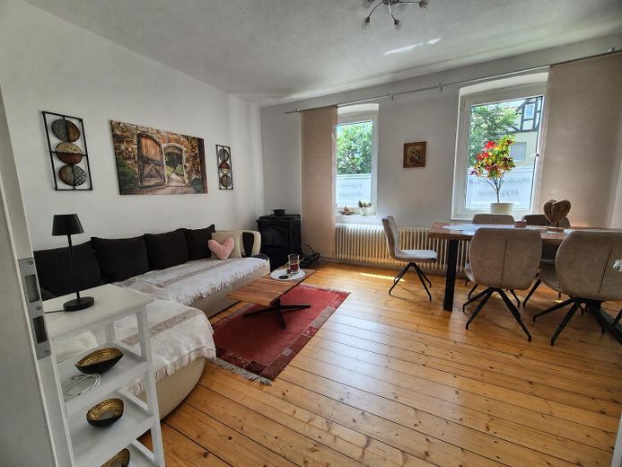 Elegante casa bifamiliare ristrutturata con terreno edificabile urbanizzato a Diemelsee-Adorf – Wohnzimmer EG