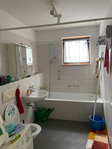 Bel appartement de 3 pièces avec balcon et vue sur la verdure ! – Photo 10