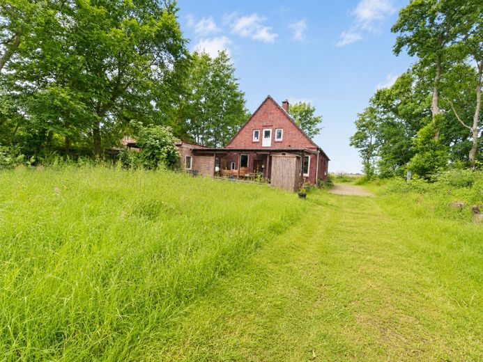 6.000 m² Freiheit an der Nordsee - 
Kamin, Altbaumbestand &amp; Privatsphäre – Freiheit, die heute selten geworden ist