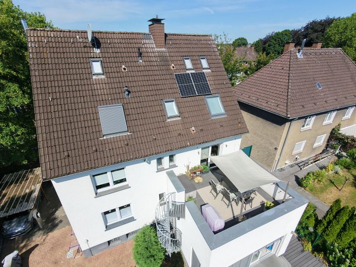 Excepcional piso en propiedad con jardín, terraza en la azotea, Wallbox y chimenea – Foto 18