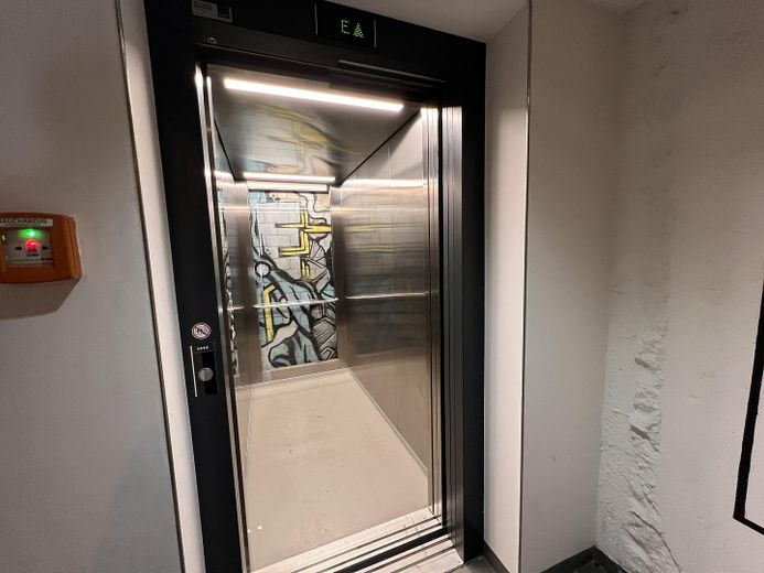 305 Exklusives & möbliertes Apartment im kernsanierten Bunker – Design, Komfort & Geschichte – Fahrstuhl