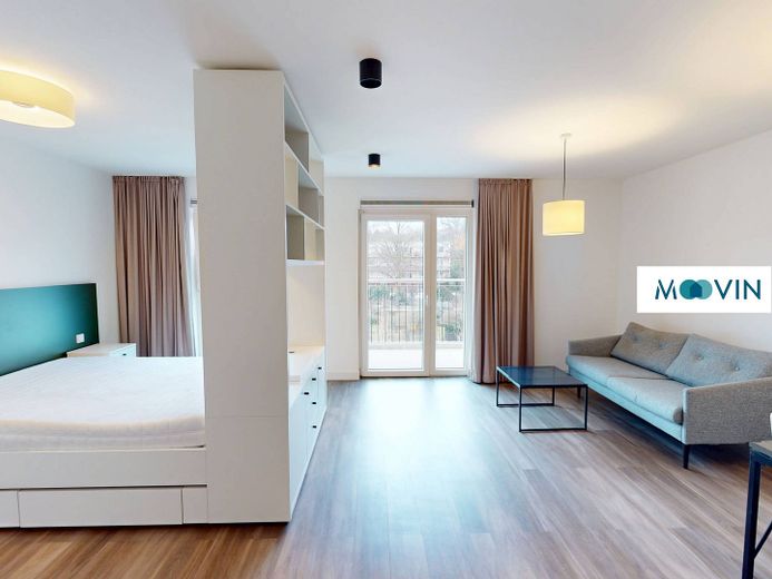 URBAN BASE: Vollmöbliertes 1-Zimmer-Apartment mit EBK, BALKON, ALL-IN-MIETE, UVM. im Wiesbadener Stadtzentrum – Ansicht I: Wohn-/Schlafbereich