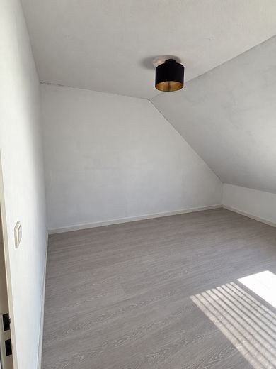 Gemütliche 2-Zimmer-Dachgeschosswohnung mit Balkon und Einbauküche in ruhiger Lage – Foto 10