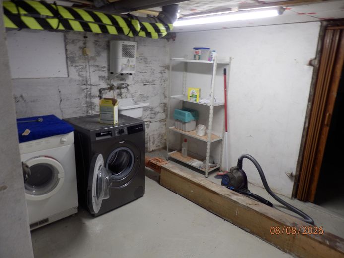 modernisierte Doppelhaushelfte mit zwei Wohnungen auf 403,50 qm Grundstück mit Garage – Waschkeller