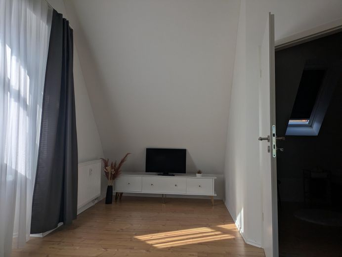 Attraktives, vollmöbliertes Apartment in Kaiserslautern-Hohenecken zu vermieten – Wohnbereich