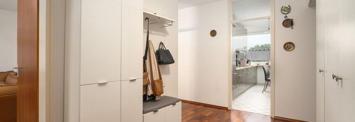 Große und ruhig gelegene 4-Zimmer-Wohnung mit 2 Balkonen in Aschheim – FINESTEP IMMOBILIEN