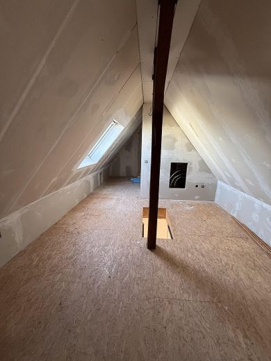 Gelflegte Doppelhaushälfte mit großem 580 m² Grundstück und Carport provisionsfrei bezugsfrei – Dachgeschoss 2 OG