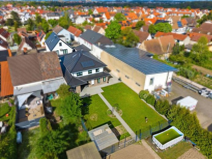 Exklusive Wohnanlage mit 3 Wohneinheiten – solide Mietrendite inklusiv !! – Foto 1