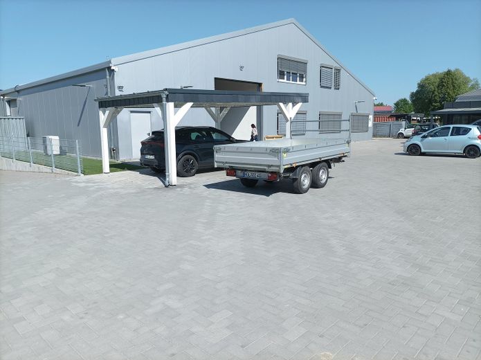 Aussenansicht große Halle