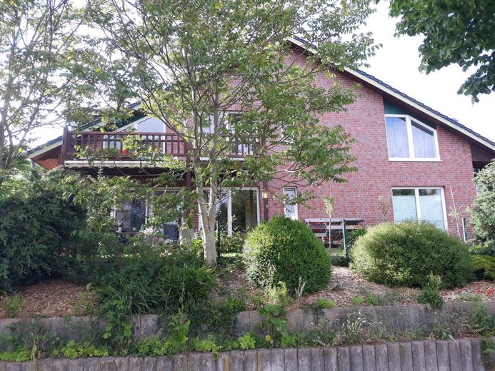 Nachhaltige Kapitalanlage: Senioren Immobilie für betreutes Wohnen – Blick zum Haus