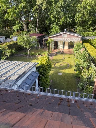 Ländliche Idylle mitten in der Stadt ! Ihr künftiges Zuhause mit herrlichem Garten und 3 Garagen ! – Blick aus Zimmer 2
