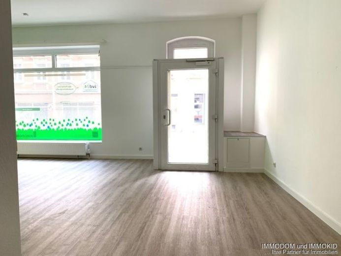 Ladengeschäft, Praxis oder Büro mit PKW-Stellplatz, bisher Kosmetik- und Nagelstudio, zu vermieten! – Foto 1