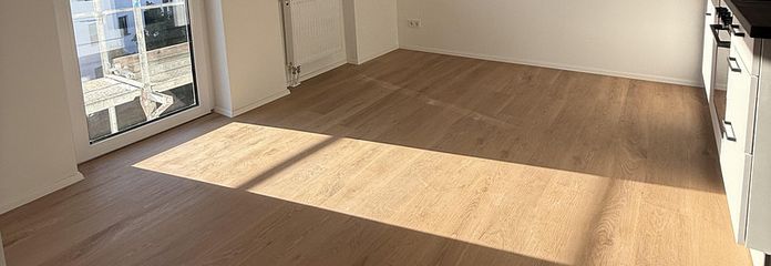 Erstbezug Kernsaniert | Helle 2-Zimmer Wohnung mit Balkon in München-Giesing – Wohnküche Ansicht 1