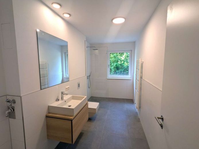 Bezugsfreie 4-Zimmer-Wohnung | Zentrumsnah | ca. 114m² | mit Einbauküche – Foto 1