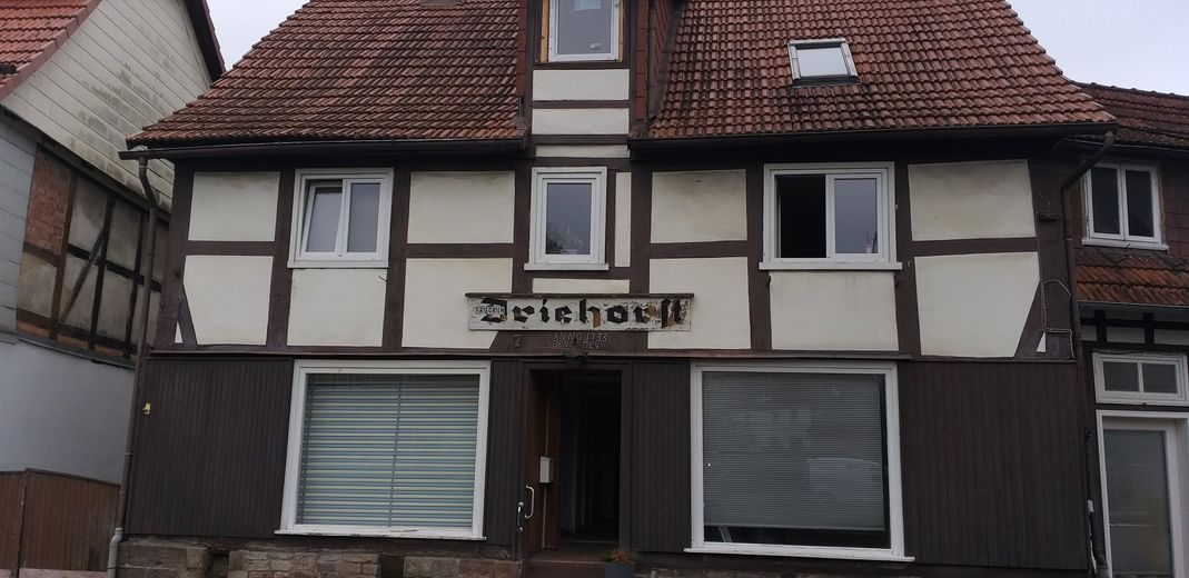 Wesertal-OT, Zweifamilienhaus + Gewerbe – Foto 2