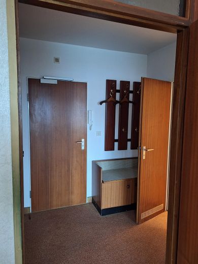 Flur und Eingangstür