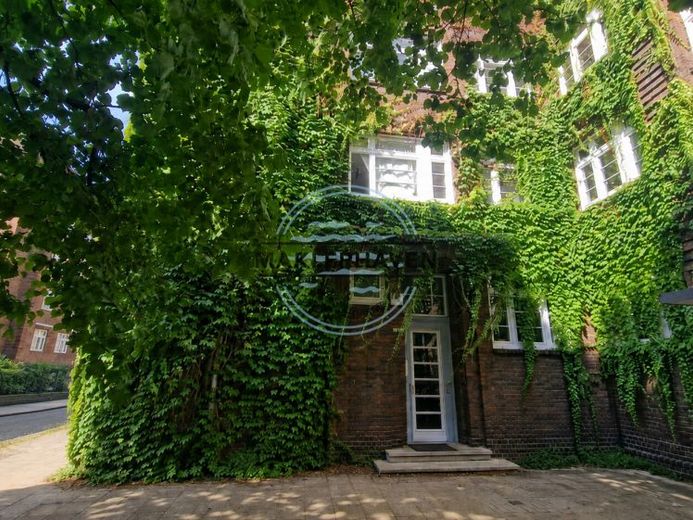 Klassischer Altbau-Charme in begrünter Umgebung und begehrter Lage von Hamburg-Eppendorf – Foto 1