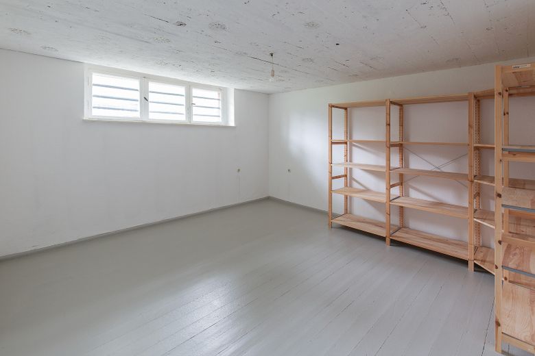 Wohnen + Kapitalanlage: Top gepflegtes, aufwendig saniertes 30er-Jahre-Haus in 1A-Lage Zehlendorf – Viel Platz und Licht im Keller