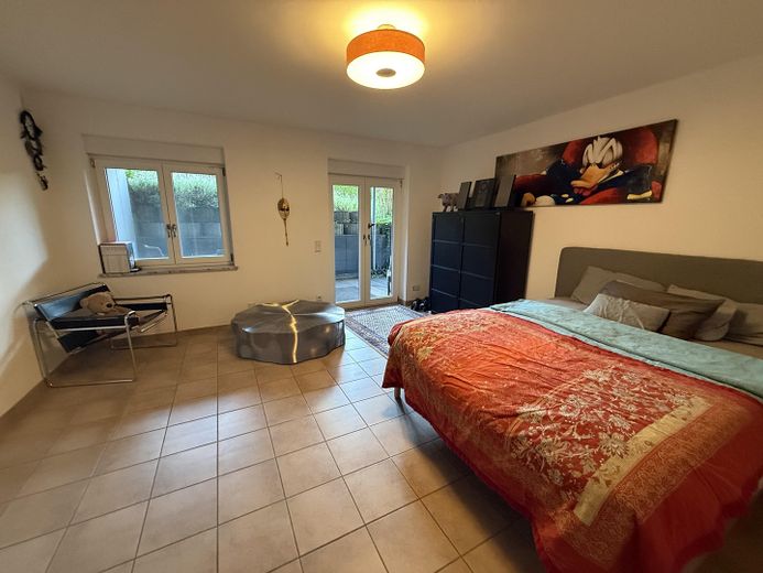 Modernes Einfamilienhaus mit freiem See- und Bergblick Nähe  Prien – Gästebereich im Souterrain