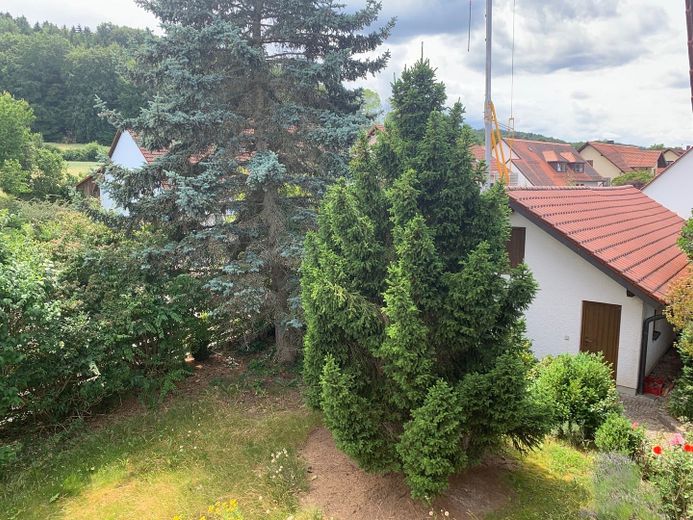 Top 3-Zimmer-Wohnung mit 102qm, ruhig, EBK, Garage, 92280 Kastl, Garten, auf Wunsch möbliert – Garten