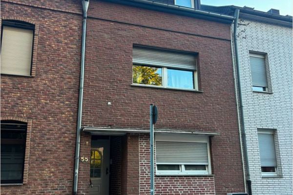Sanier Bedürftiges Mehrfamilienhaus mit Gewerbefläche in Aachen Eilendorf