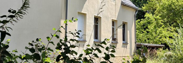 Wohnhaus vorne Straße