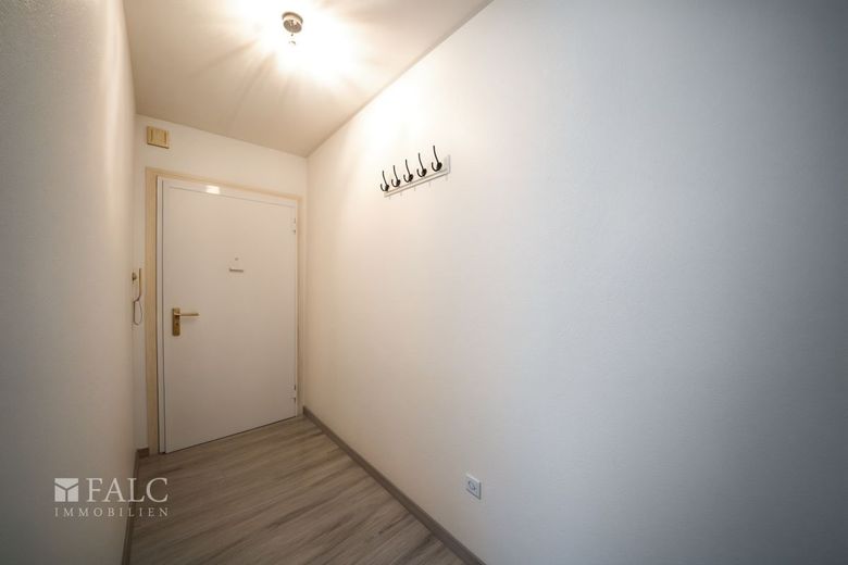 3-Zimmer-Wohnung mit Balkon - ideale Basis für Ihre Wohnideen – Eingang