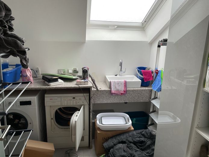 Loft moderne de 3,5 pièces avec loggia – HWR