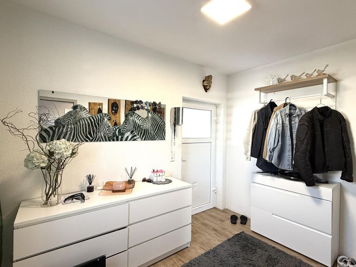 Wohlfühloase – modernes Einfamilienhaus mit Einliegerwohnung – Garderobe