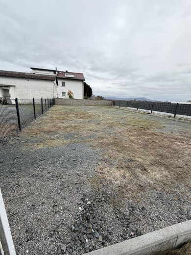 1–2 Familienhaus mit ca.300 m² Wfl.auf großzügigem 1.050-m²-Grundstück–ideal für Wohnen und Arbeiten – Freifläche 