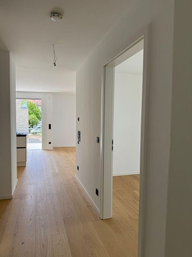 Stilvolle, neuwertige 3,5-Raum-Wohnung mit geh. Innenausstattung mit Balkon und EBK in Neckarsulm – Flur