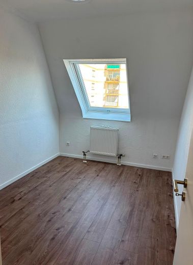 1-Zimmer Appartmenet frisch renoviert – Wohn- u. Schlafzimmer