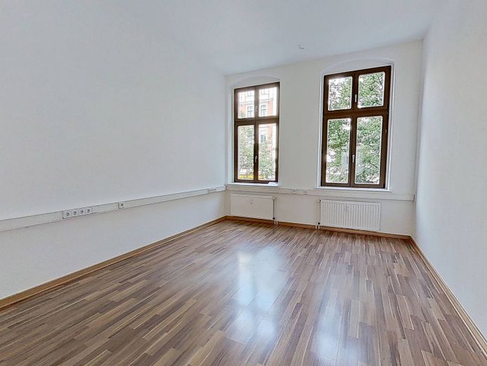 Charme automnal pour votre nouveau chez-vous - Emménagez, blottissez-vous et économisez sur le loyer hors charges : Spacieux appartement de 4 pièces avec BALCON ensoleillé – Schlafzimmer II