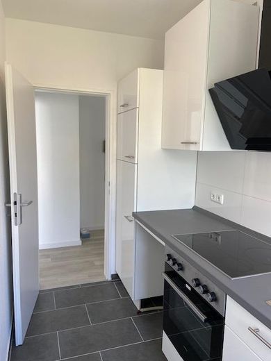 Francoforte Niederrad: Bellissimo appartamento di 2 locali con balcone – Küche