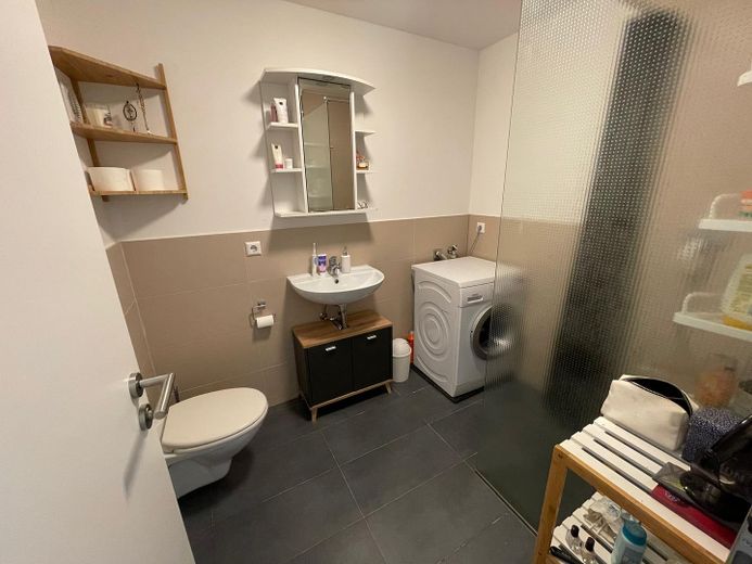 Zentrale Terrassenwohnung mit offenem Schnitt – Bad