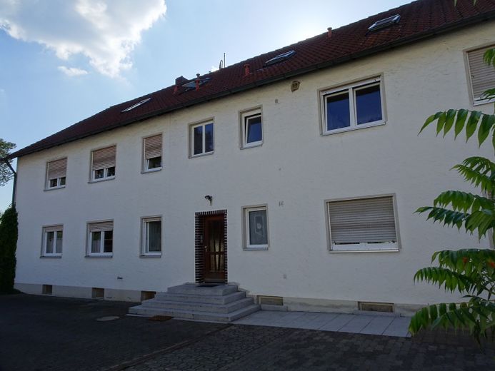 Ruhige 3-Zimmer DG-Wohnung – Hauseingang
