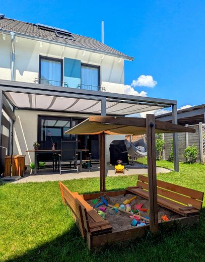 Neuwertige Doppelhaushälfte in Ebersbach/Fils – Südgarten mit Terrasse
