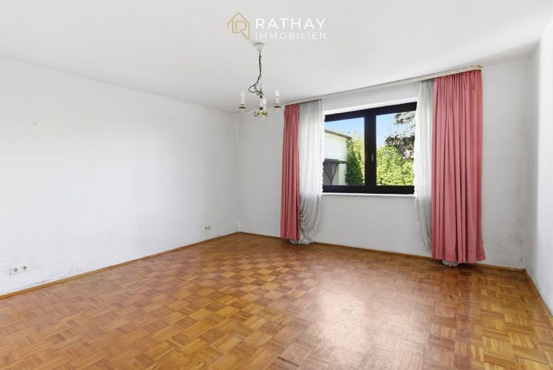 Charmanter Bungalow auf tollem Grundstück in Langquaid - viel Potenzial für Ihre Wohnideen – Schlafzimmer Eltern