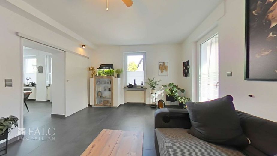 Großzügiges Einfamilienhaus mit viel Platz in Leutesdorf – Wohnzimmer