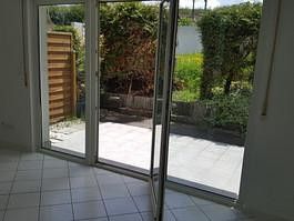 EG, rechts Terrasse
