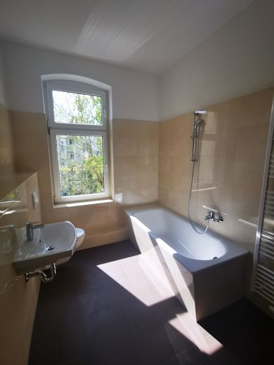 Sehr schöne helle 4-Zimmer-Wohnung unweit des Schellheimer Platzes – und Fenster